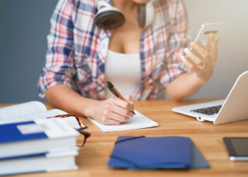 ayudas-escuela-idiomas-matricula-becas