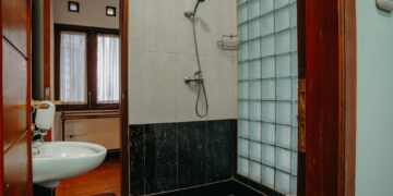 Subvenciones de 700 euros para la sustitución de bañeras por platos de ducha en Peligros