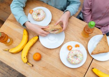 Ayudas de desayuno escolar para alumnos de familias vulnerables en la Comunidad de Madrid en el curso 2024-2025: 55 euros por alumno y mes