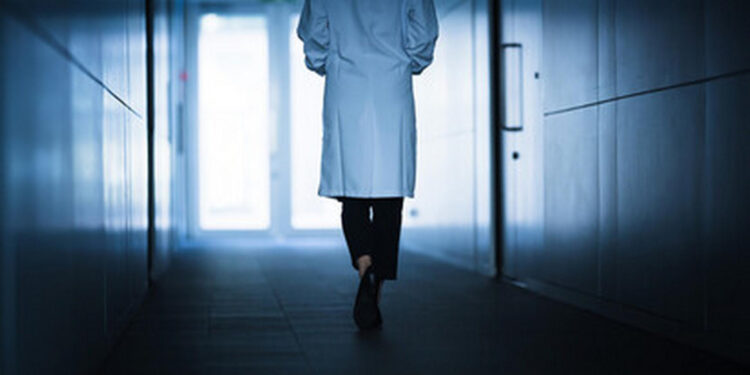 Oferta pública de empleo en Asturias para cubrir una plaza temporal de médico en cuidados paliativos